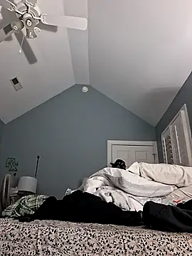 Snapshot of TrndSettr chatting on 02/06/26, 11:19 TrndSettr online show from 02/06/26, 11:19