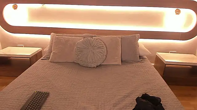 Sienna brunette online show from 02/08/26, 12:19