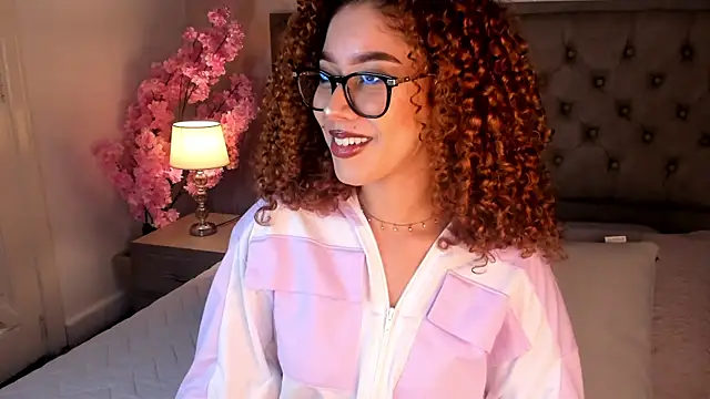 Snapshot of Sienna_brunette chatting on 06/08/26, 12:27 Sienna brunette online show from 06/08/26, 12:27