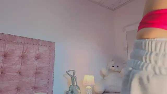 Jennifer Lee  online show from 05/31/26, 03:19