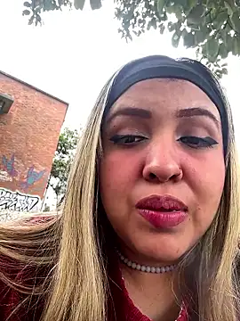 Snapshot of AryMoonxxx chatting on 02/21/26, 05:58 AryMoonxxx online show from 02/21/26, 05:58