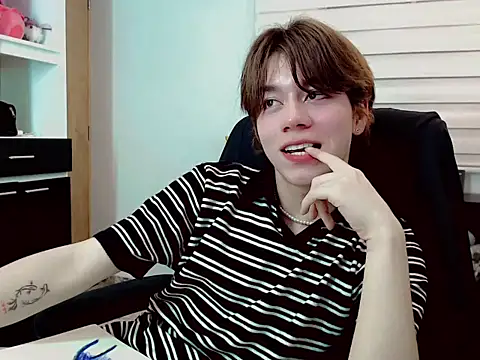 duvisex19 online show from 04/05/26, 04:09