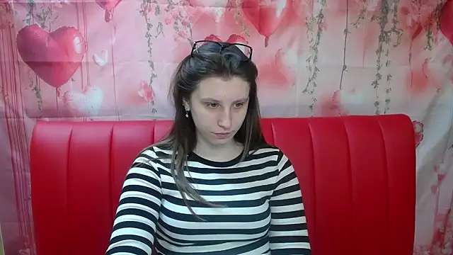Snapshot of LilianaShine chatting on 05/06/26, 05:03 LilianaShine online show from 05/06/26, 05:03