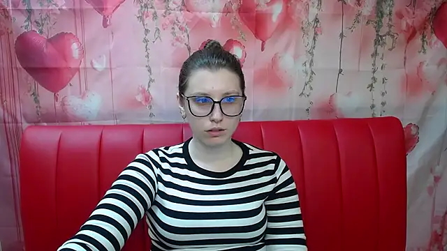 Snapshot of LilianaShine chatting on 05/08/26, 05:02 LilianaShine online show from 05/08/26, 05:02