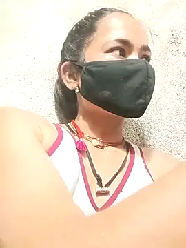 Sunali Bendre online show from 04/01/26, 01:12