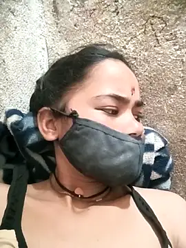 Snapshot of Sunali_Bendre chatting on 06/17/26, 02:36 Sunali Bendre online show from 06/17/26, 02:36