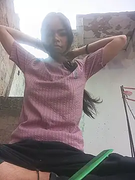 Snapshot of Sunali_Bendre chatting on 07/19/26, 03:21 Sunali Bendre online show from 07/19/26, 03:21