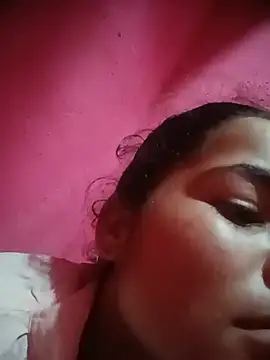 Snapshot of Sunali_Bendre chatting on 07/19/26, 04:33 Sunali Bendre online show from 07/19/26, 04:33