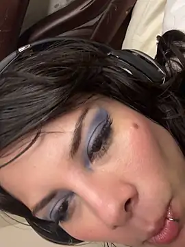 Snapshot of Isalove99 chatting on 02/09/26, 05:33 Isalove99 online show from 02/09/26, 05:33