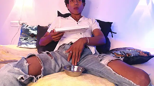 Snapshot of Walkers05 chatting on 02/20/26, 02:30 Walkers05 online show from 02/20/26, 02:30