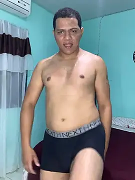 Snapshot of Loaisn chatting on 02/17/26, 12:51 Loaisn online show from 02/17/26, 12:51