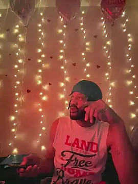 Snapshot of magic_man1085 chatting on 02/12/26, 03:12 magic man1085 online show from 02/12/26, 03:12