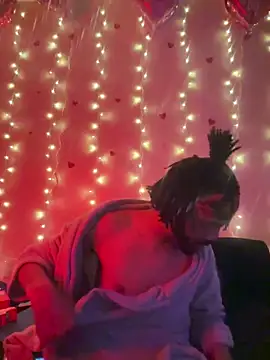 Snapshot of magic_man1085 chatting on 02/12/26, 03:18 magic man1085 online show from 02/12/26, 03:18