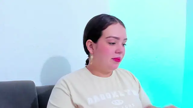 Snapshot of Emely_pregnantt chatting on 02/17/26, 10:27 Emely pregnantt online show from 02/17/26, 10:27