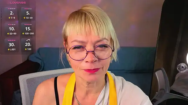 Snapshot of Ann_Annise chatting on 06/20/26, 04:21 Ann Annise online show from 06/20/26, 04:21