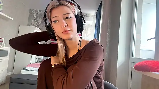 LadyFoxLove online show from 02/16/26, 11:50