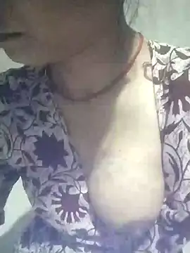 Julilodhi8695 online show from 04/16/26, 09:39