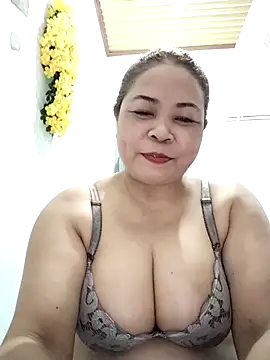 Snapshot of Baby-bigtits2026 chatting on 04/21/26, 10:21 Baby-bigtits2026 online show from 04/21/26, 10:21