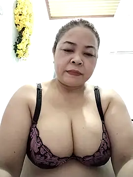 Snapshot of Baby-bigtits2026 chatting on 05/05/26, 10:12 Baby-bigtits2026 online show from 05/05/26, 10:12