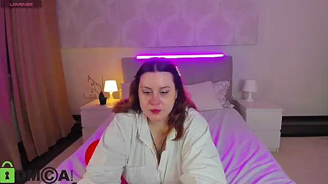 Snapshot of Valery_Grand chatting on 02/15/26, 01:13 Valery Grand online show from 02/15/26, 01:13