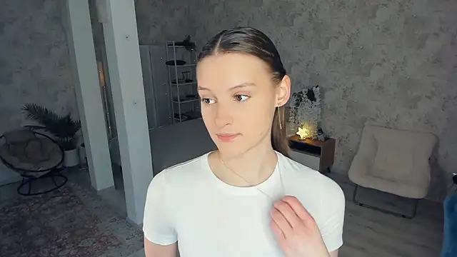 LianneBynon online show from 03/05/26, 08:32