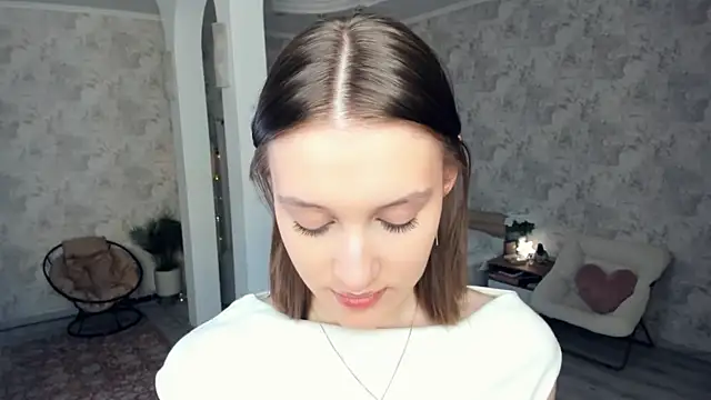 LianneBynon online show from 05/07/26, 08:42
