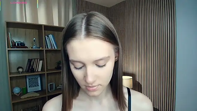 LianneBynon online show from 07/13/26, 09:45