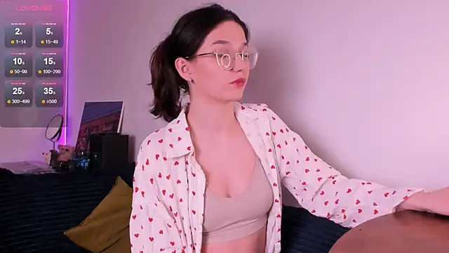 miabellee  online show from 04/30/26, 07:31
