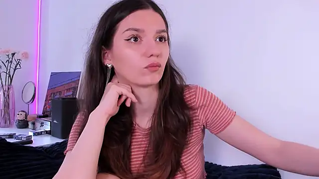 miabellee  online show from 05/18/26, 07:03
