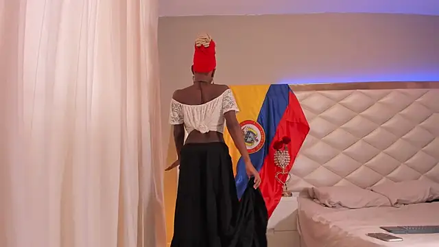 Snapshot of EvelynDivine chatting on 02/07/26, 01:04 EvelynDivine online show from 02/07/26, 01:04