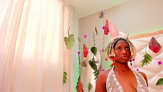 Snapshot of EvelynDivine chatting on 02/20/26, 01:22 EvelynDivine online show from 02/20/26, 01:22