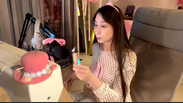 Snapshot of karinasun chatting on 02/25/26, 05:33 karinasun online show from 02/25/26, 05:33