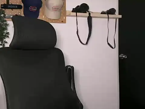 Snapshot of SamDornan51 chatting on 02/05/26, 11:09 SamDornan51 online show from 02/05/26, 11:09