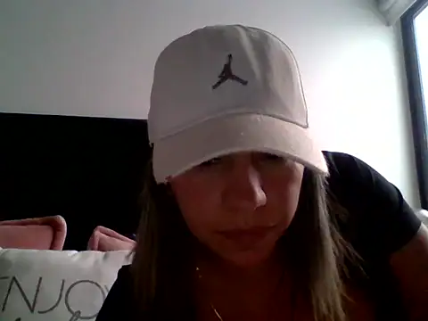 Snapshot of Ambar_Cortes chatting on 02/05/26, 08:24 Ambar Cortes online show from 02/05/26, 08:24