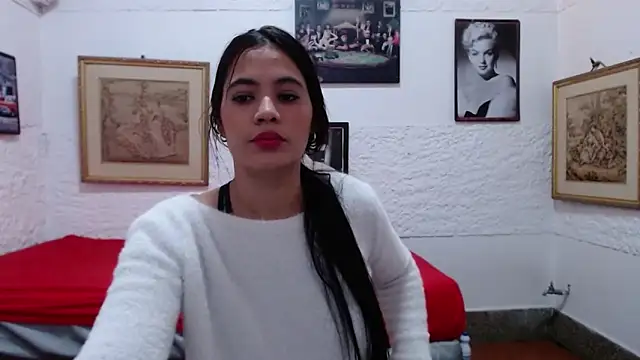 Snapshot of JulianaLopera1 chatting on 02/26/26, 01:21 JulianaLopera1 online show from 02/26/26, 01:21