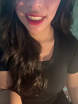 QuynhAnh 2k1 online show from 02/05/26, 09:47