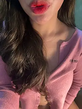 QuynhAnh 2k1 online show from 02/06/26, 07:02