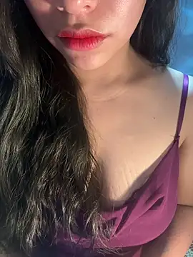 QuynhAnh 2k1 online show from 02/22/26, 05:51