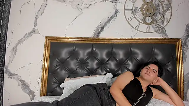 Snapshot of noahWolff_ chatting on 02/13/26, 05:03 noahWolff online show from 02/13/26, 05:03