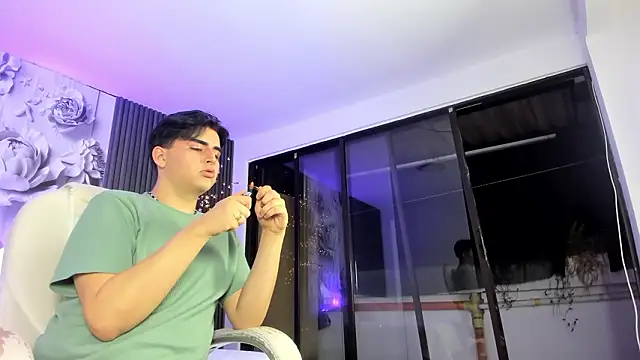 Snapshot of noahWolff_ chatting on 02/21/26, 04:35 noahWolff online show from 02/21/26, 04:35