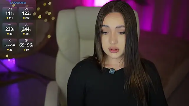 OliviaMoore  online show from 05/10/26, 06:57