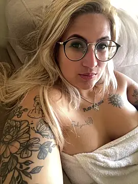 Snapshot of esposatattoo chatting on 02/11/26, 05:18 esposatattoo online show from 02/11/26, 05:18