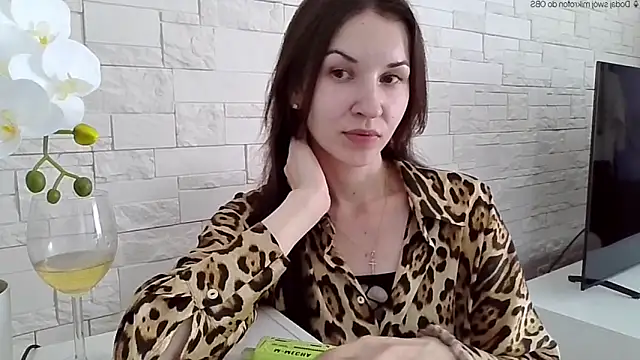 Snapshot of JuliaLovely chatting on 05/25/26, 01:50 JuliaLovely online show from 05/25/26, 01:50