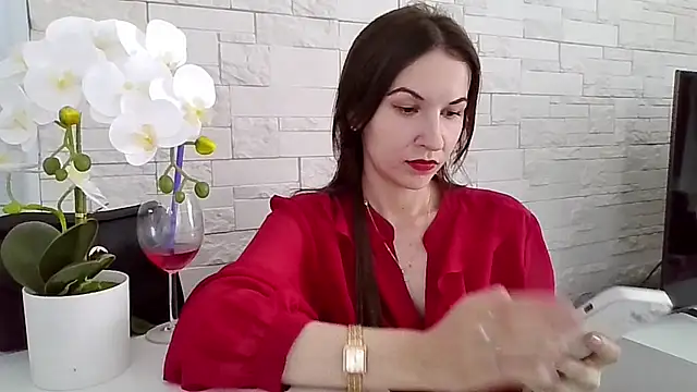 Snapshot of JuliaLovely chatting on 06/24/26, 01:43 JuliaLovely online show from 06/24/26, 01:43