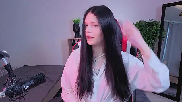 Snapshot of Maria_trend chatting on 02/14/26, 02:47 Maria trend online show from 02/14/26, 02:47