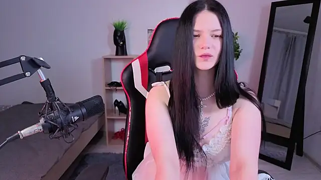 Snapshot of Maria_trend chatting on 02/17/26, 06:47 Maria trend online show from 02/17/26, 06:47