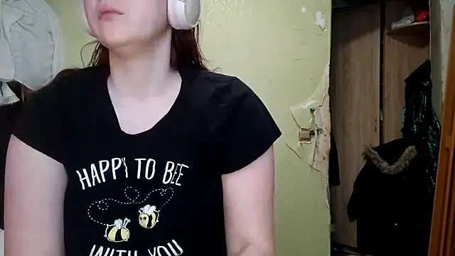 Snapshot of VannessaDillenbeck chatting on 02/24/26, 06:11 VannessaDillenbeck online show from 02/24/26, 06:11