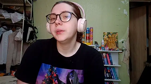 Snapshot of VannessaDillenbeck chatting on 03/03/26, 06:41 VannessaDillenbeck online show from 03/03/26, 06:41