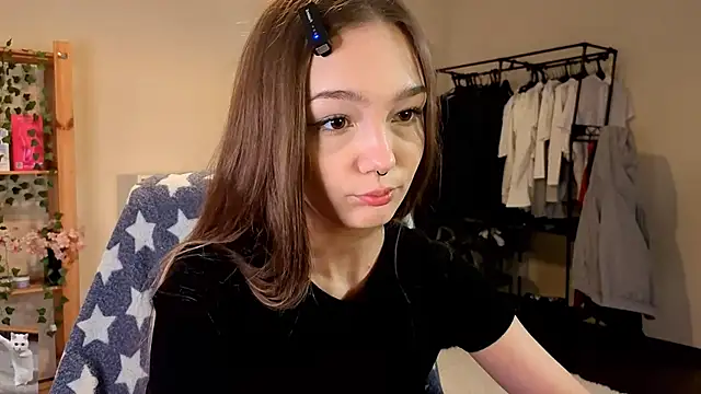 Snapshot of HoneyComfy chatting on 04/03/26, 02:15 HoneyComfy online show from 04/03/26, 02:15