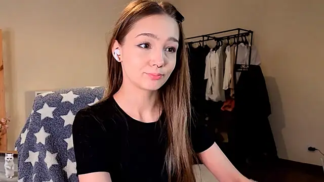 Snapshot of HoneyComfy chatting on 04/13/26, 02:33 HoneyComfy online show from 04/13/26, 02:33